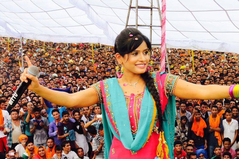 miss pooja biography,miss pooja family, miss pooja mother, miss pooja father, miss pooja struggle story